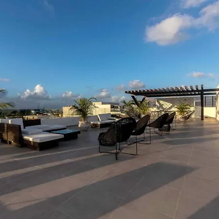 One Br Great Location, Large Roof Pool With Beautiful Views, Gym Included! Villa